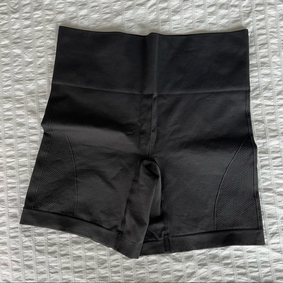 lululemon athletica Pants - Lululemon bike shorts, size 6